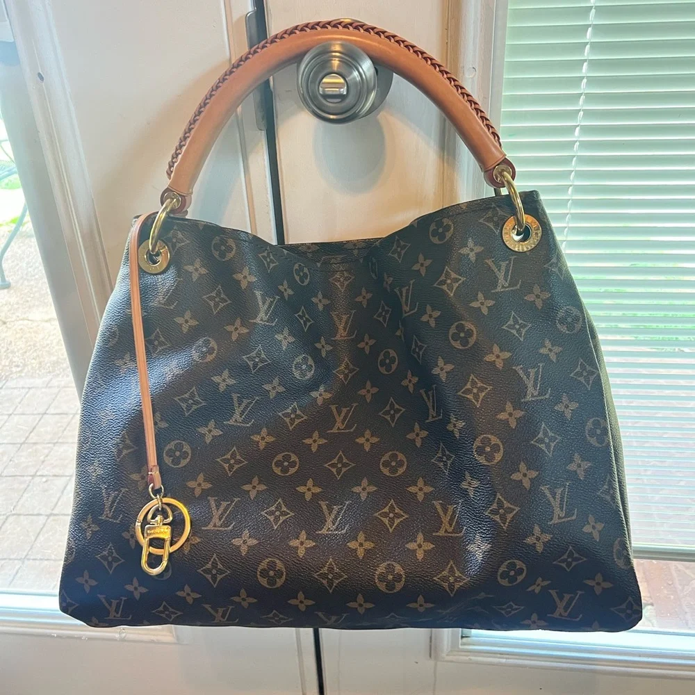 LOUIS VUITTON ARTSY MM MONOGRAM The Sophisticated Hobo With A Boho Twist… - Picture 4 of 17